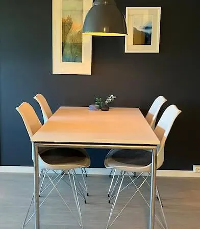With 2 Bedrooms And A Beautiful View In Peaceful Neighborhood Appartement Tromsø