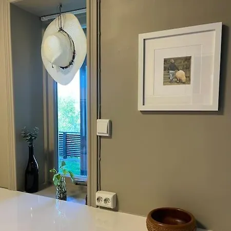 With 2 Bedrooms And A Beautiful View In Peaceful Neighborhood Appartement *