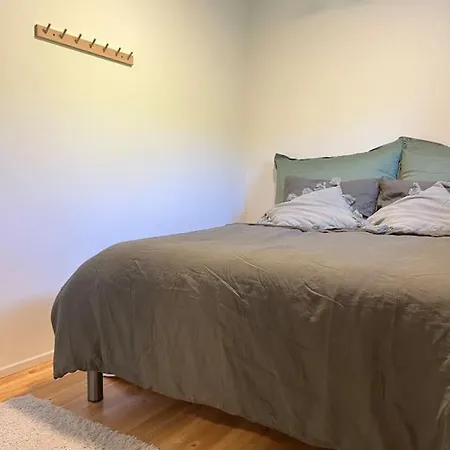 With 2 Bedrooms And A Beautiful View In Peaceful Neighborhood *