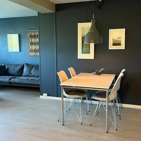 With 2 Bedrooms And A Beautiful View In Peaceful Neighborhood Appartement Tromsø